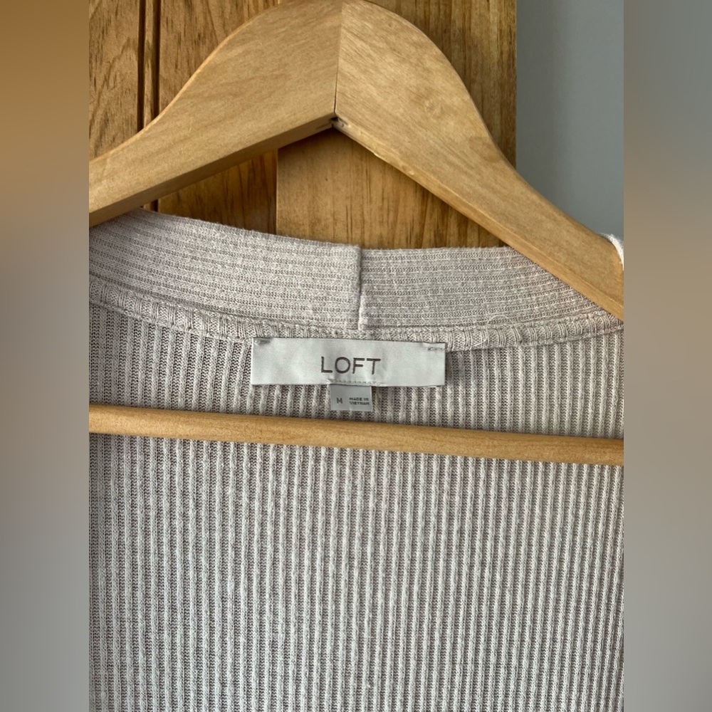 Loft Beige Duster With Tortoise-Shell Buttons. - image 3